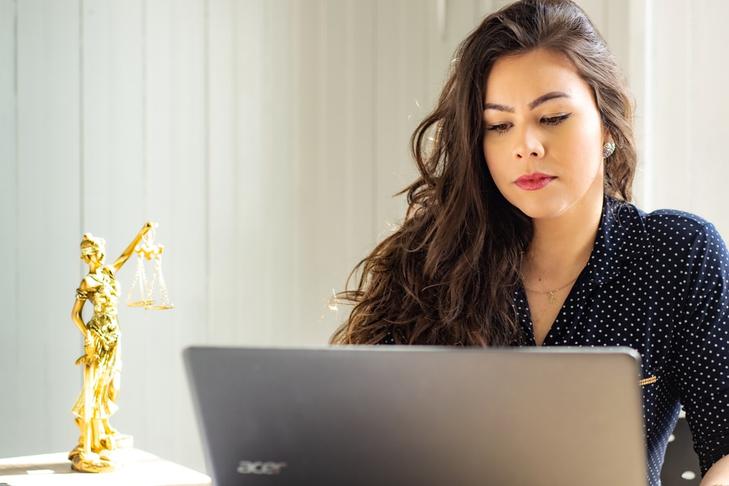 woman-with-laptop